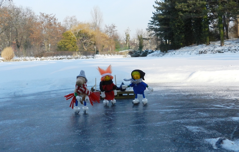 Rüpfchen, Schna und Rover beim Eislaufen