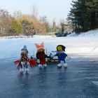 Rüpfchen, Schna und Rover beim Eislaufen