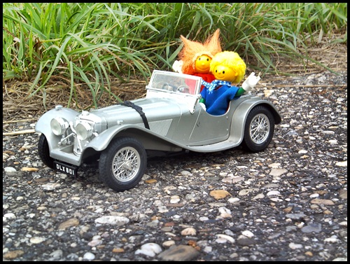 Rüpfchen und Schna bei der Oldtimerrally