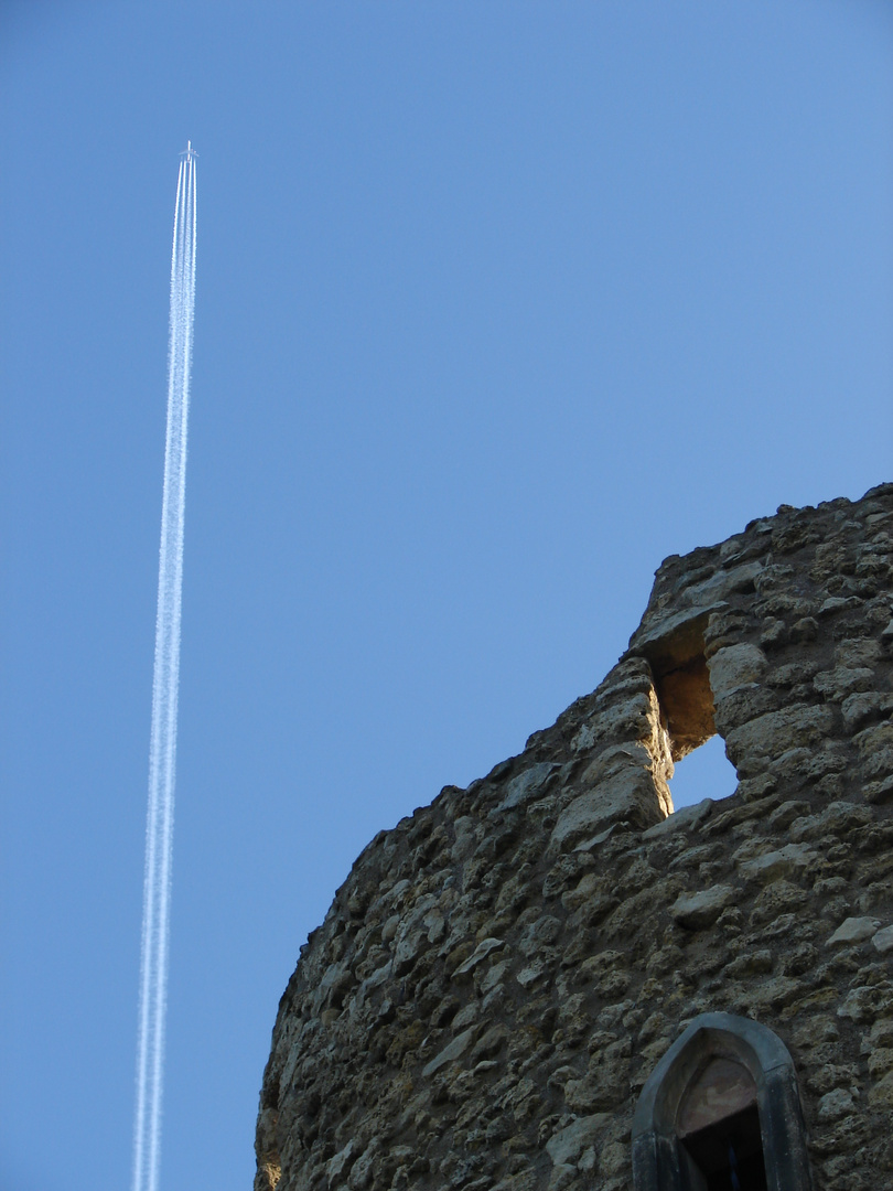 Rüsselsheim, Burg, im Vorbeiflug