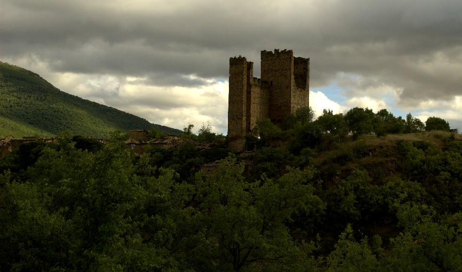 Ruesta-pueblo abondanado