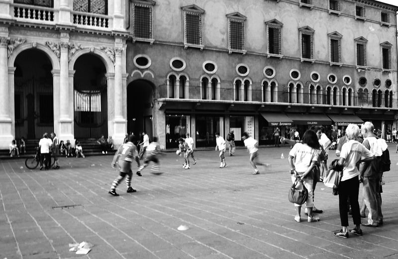 rugby in piazza