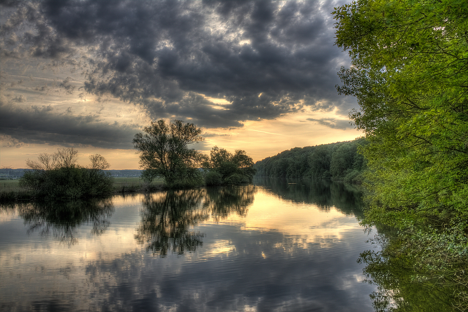 Ruhe am Fluss - 2