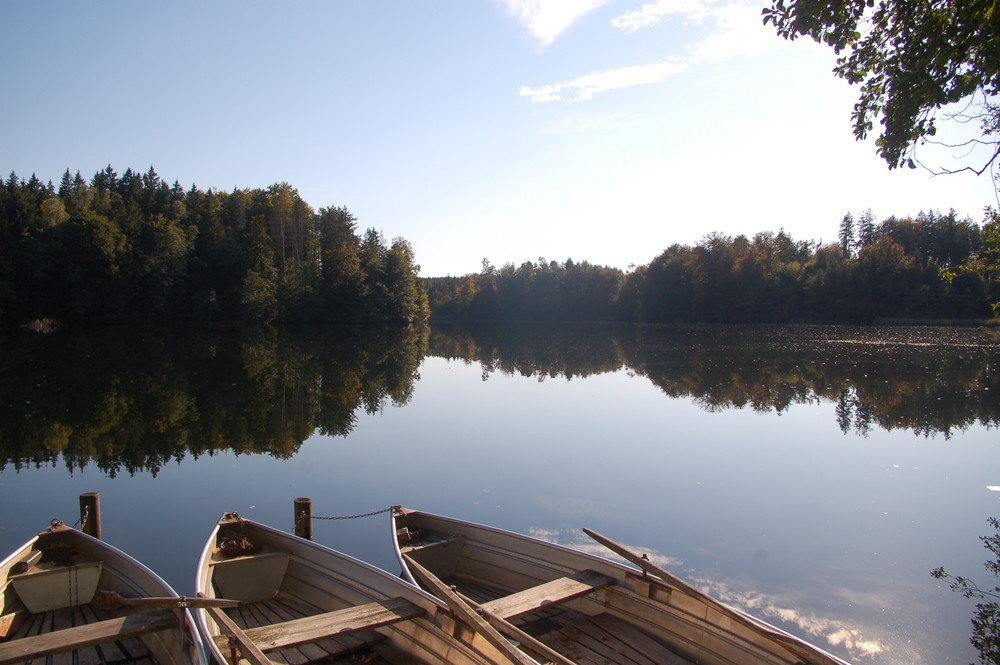 ruhig liegt der See