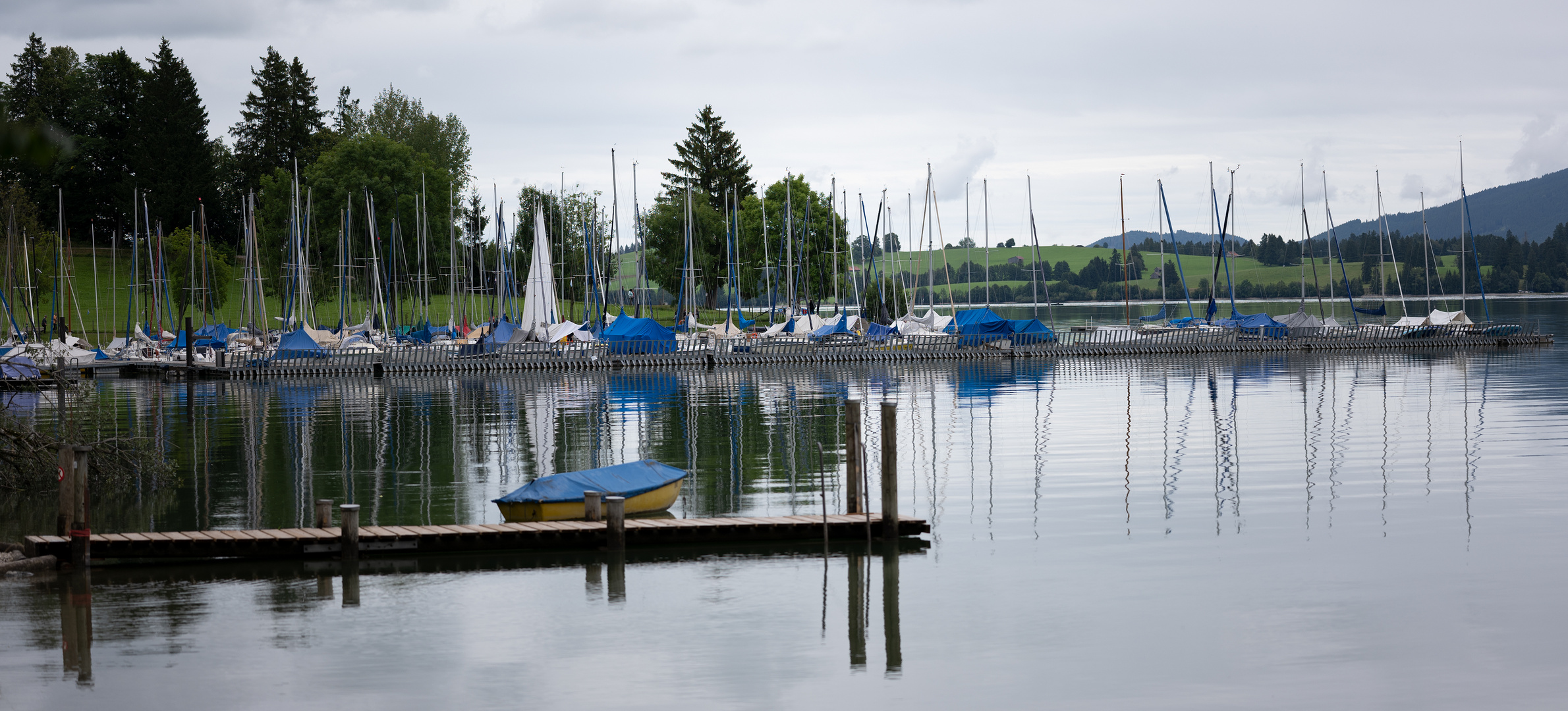 Ruhig und still liegt der See