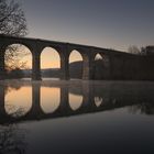 Ruhr-Viadukt im frühen Morgenlicht.