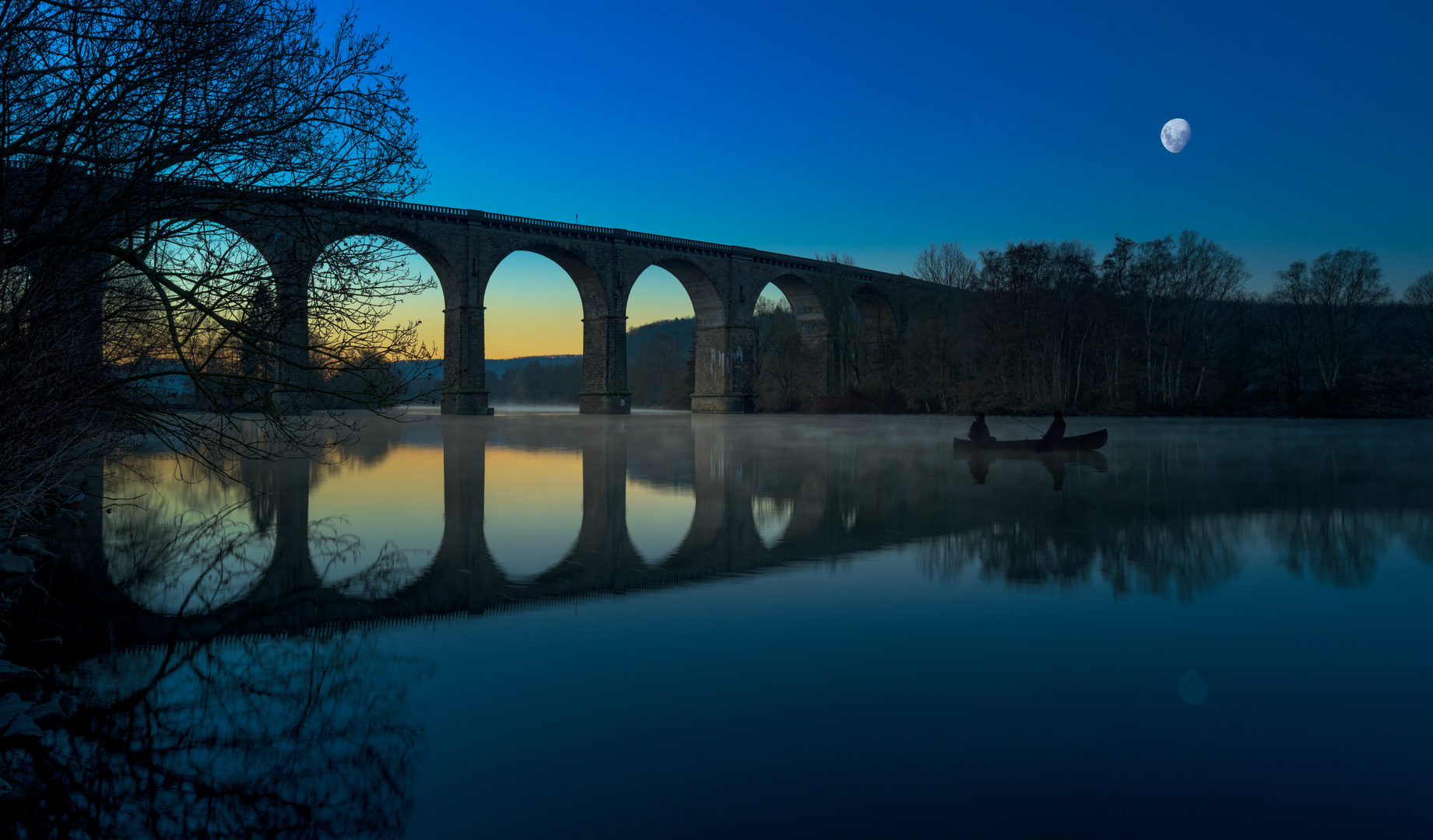 Ruhr-Viadukt im Morgenlicht.