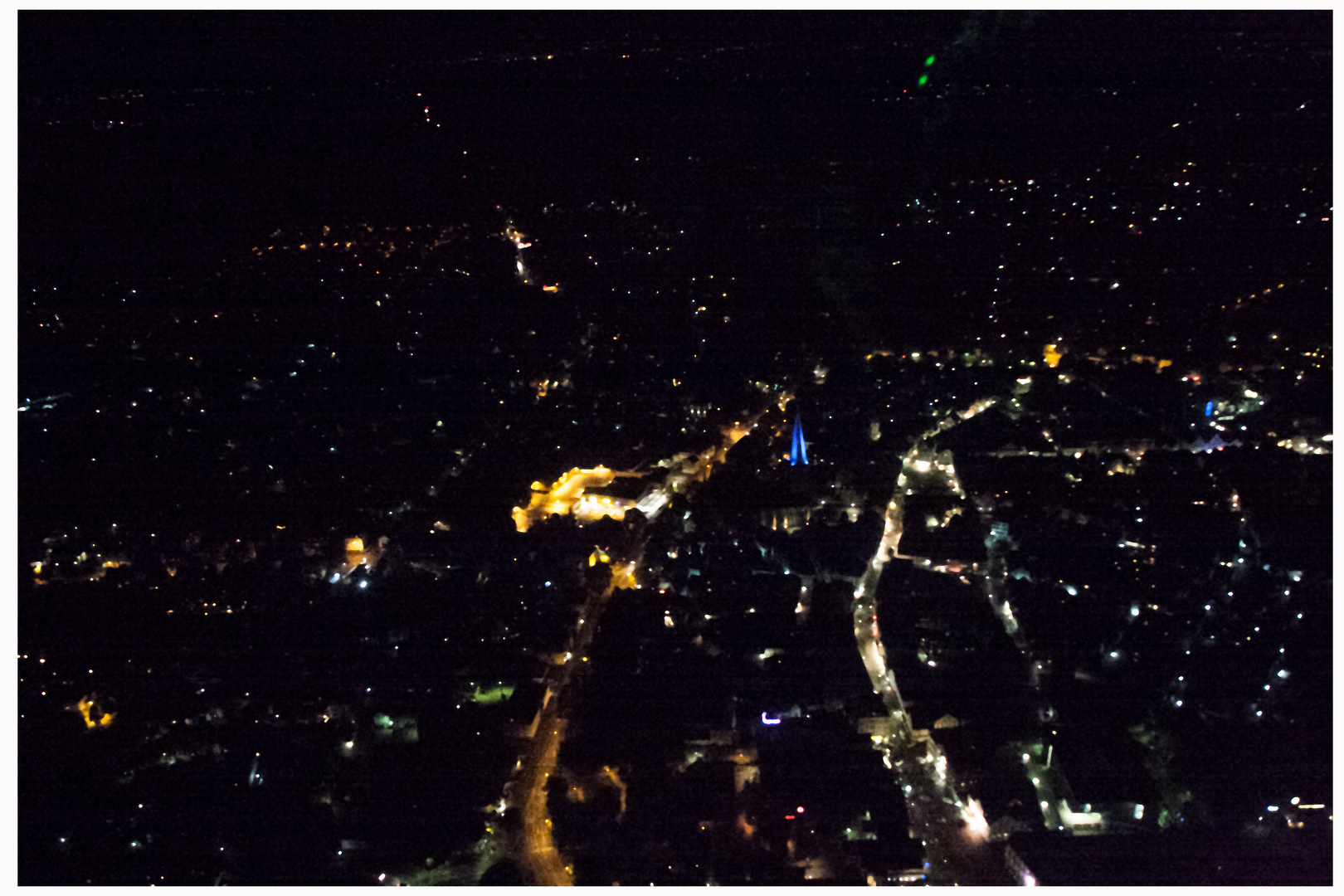 Ruhrgebietsstadt bei Nacht