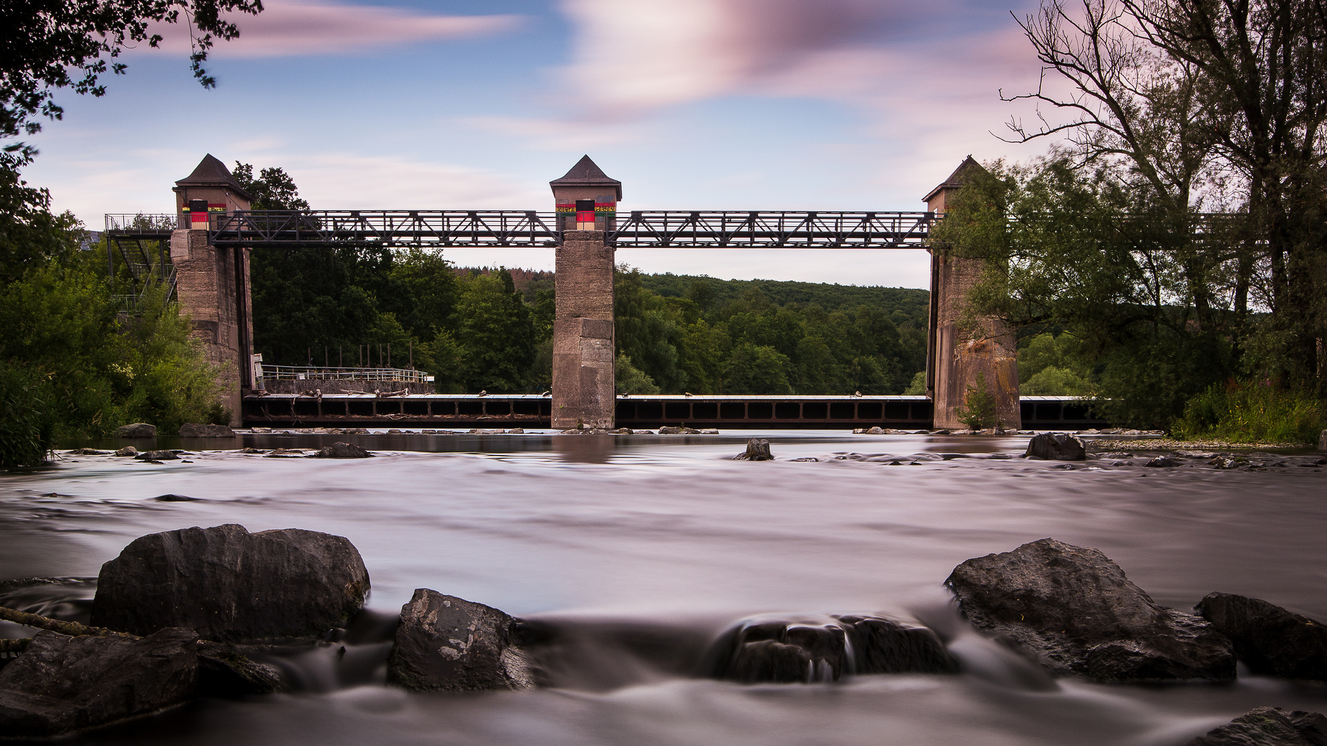 Ruhrsperre aus der Sicht des Wassers