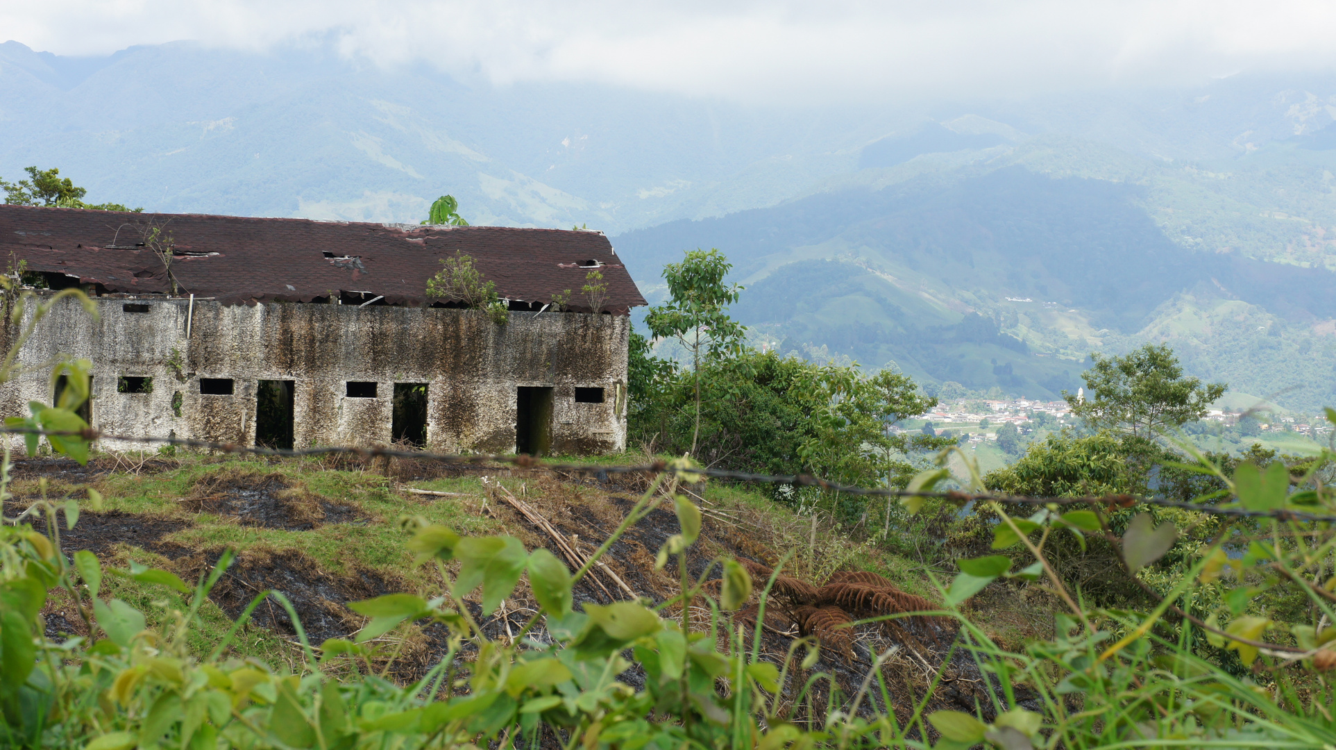 Ruinas via Armenia Quindio