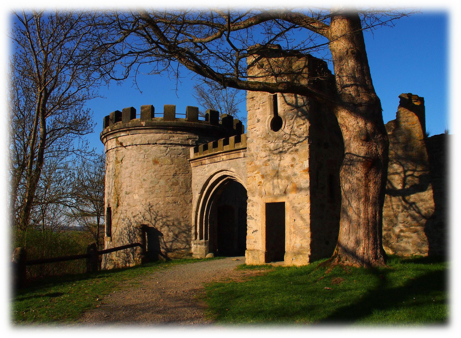  Ruine am Labyrinthberg des Theresiensteins