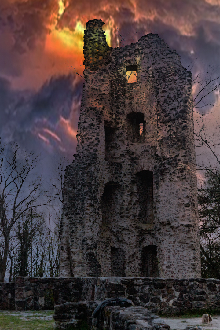 Ruine Burg Dagstuhl am Abend