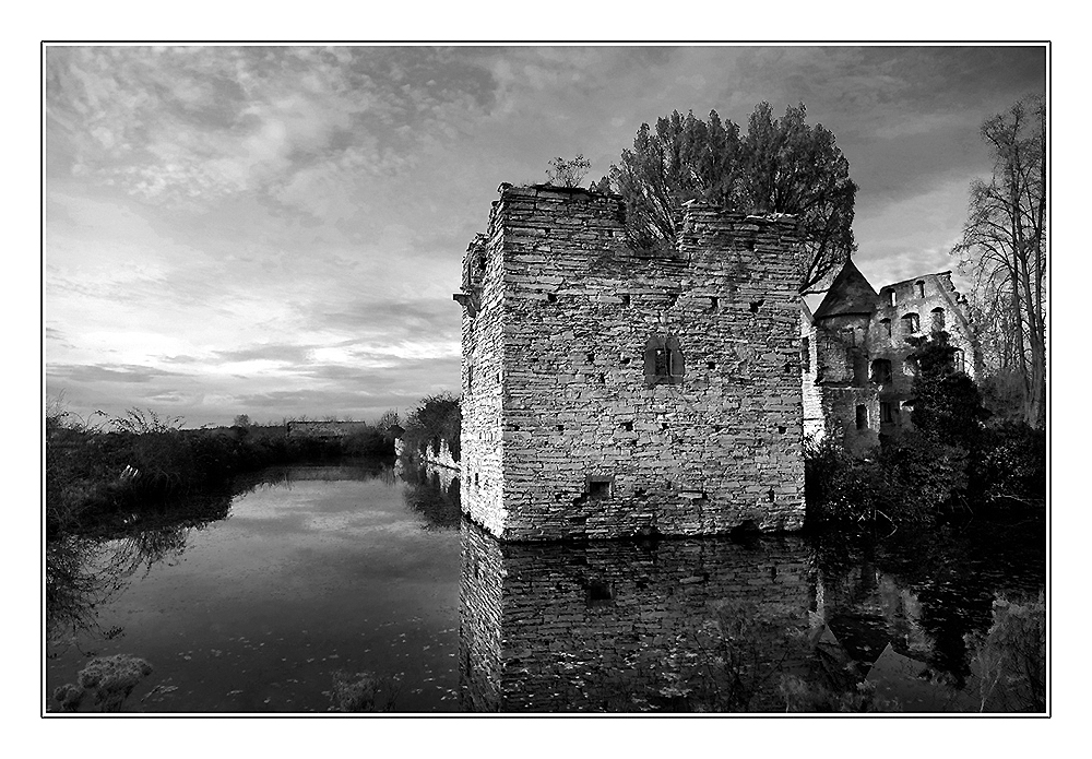 Ruine d. Verna-Wasserburg (2)