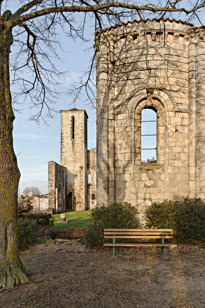 Ruine de l'église Saint Pierre de Laleu XII° (La Rochelle)