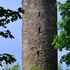 Ruine der Burg Waldenburg bei Attendorn. Vorderseite des Bergfried