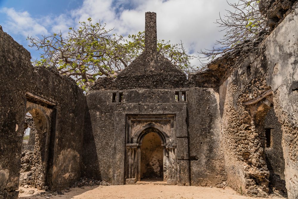 ruine der freitagsmoschee auf manda