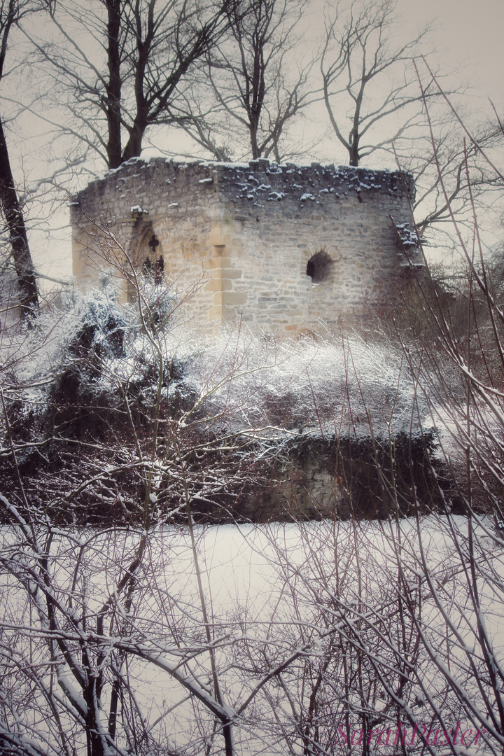 Ruine der Helmbundkirche in Neuenstadt 