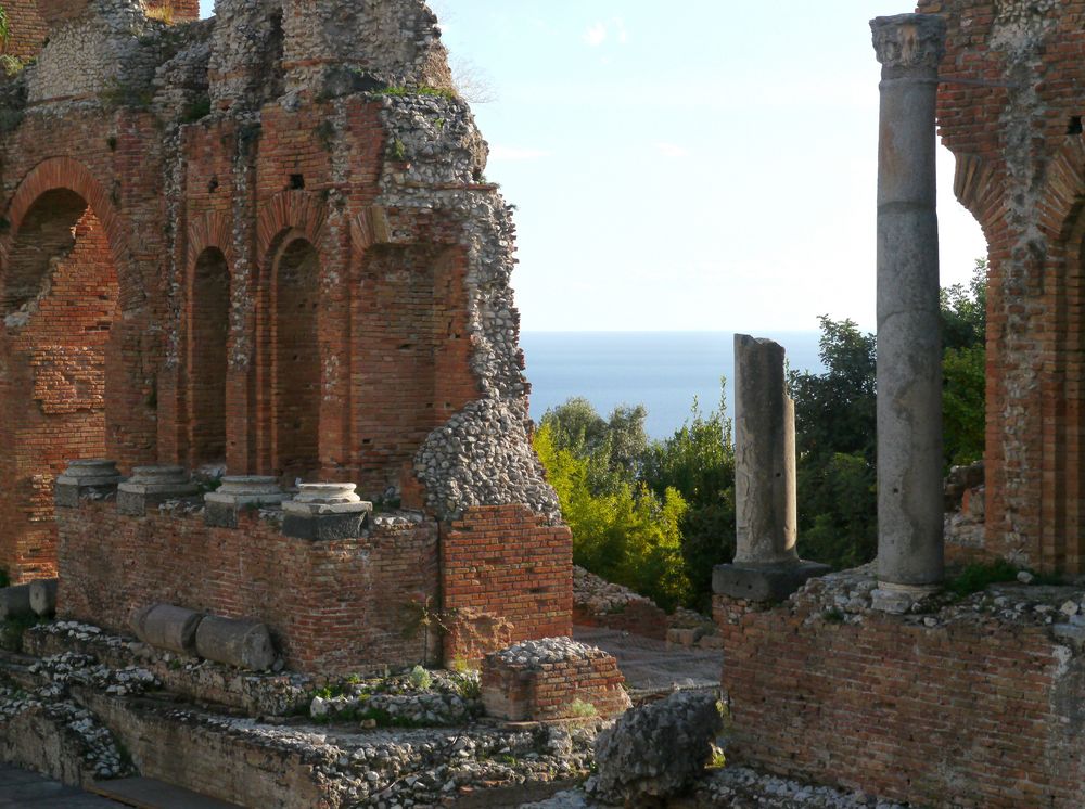 Ruine des Amphitheaters "Teatro Greco"...