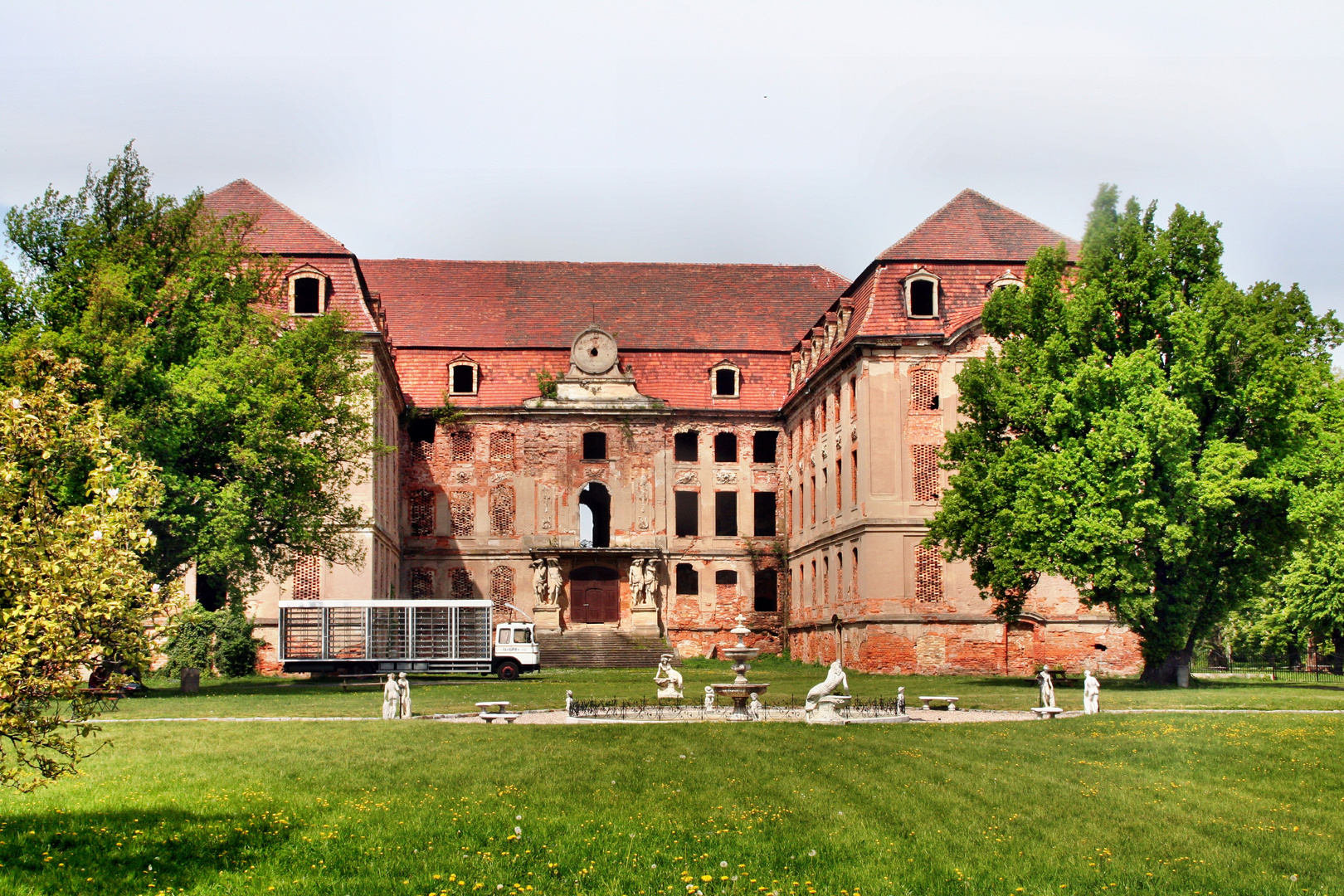 Ruine des Schloss Brühl in Brody (Pförten)