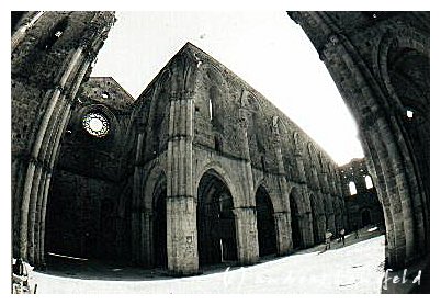 Ruine einer Kathedrale in der toscana---> #1