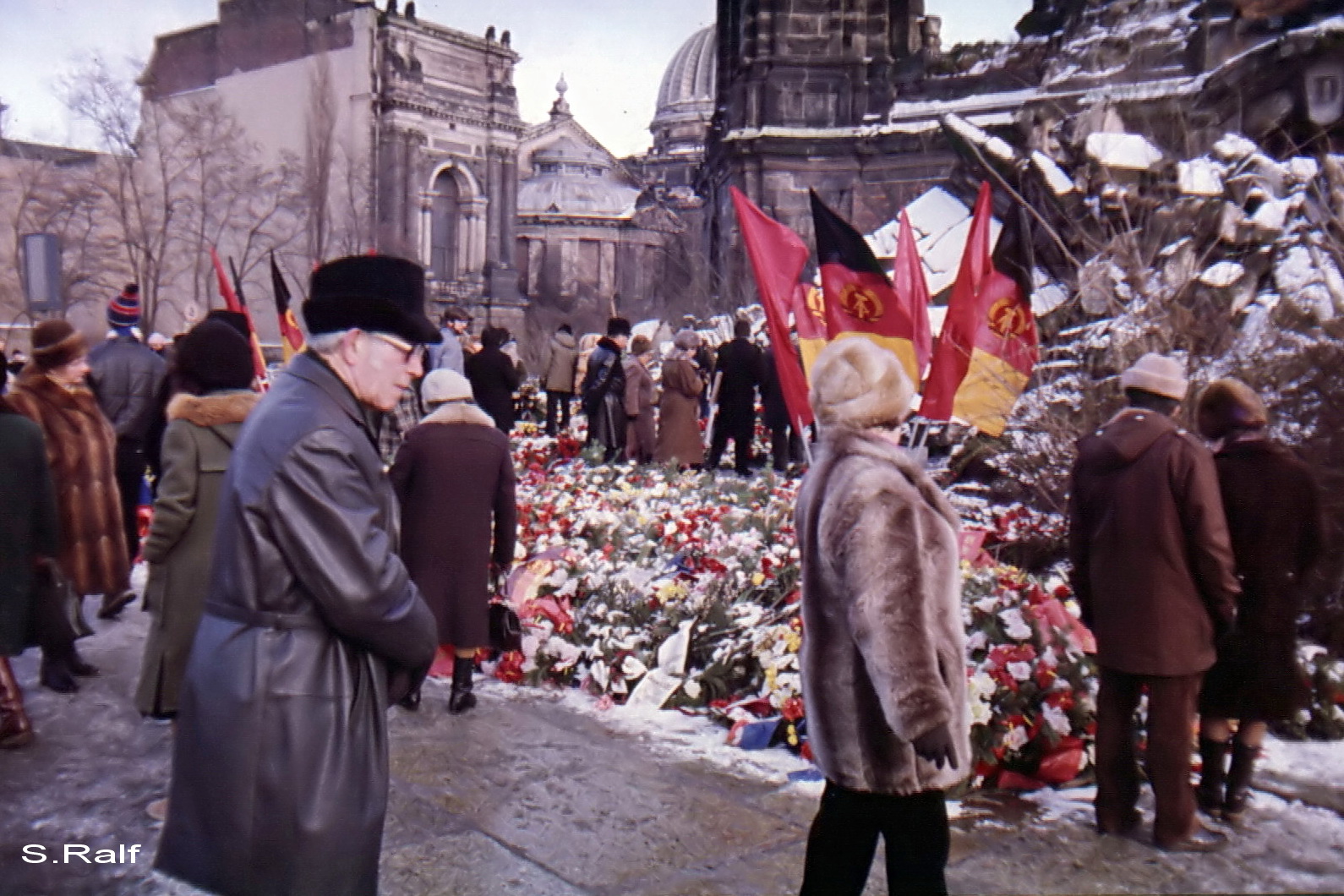 Ruine Frauenkirche als Mahnstätte Feb. 1985