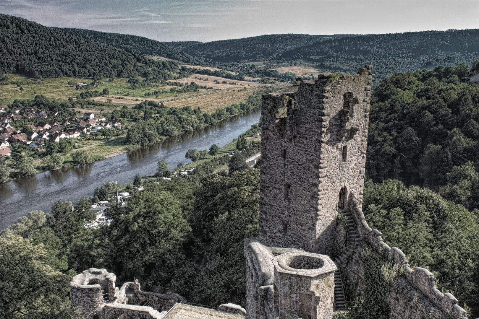 Ruine Henneburg am Main