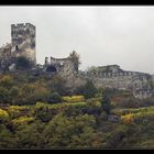 Ruine Hinterhaus an einem Herbstmorgen