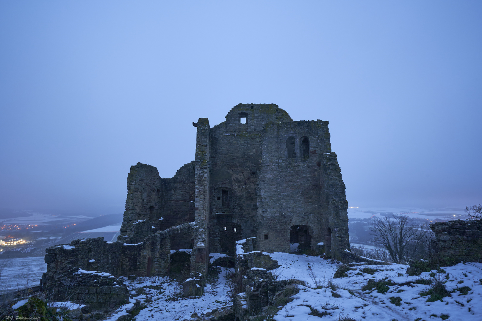 Ruine Homburg zur blauen Stunde