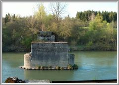 Ruine im Fluß ...