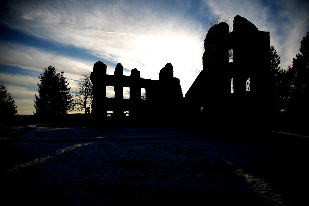 Ruine im Gegenlicht