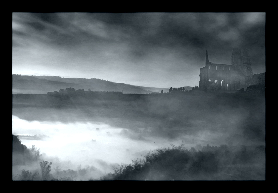 Ruine im Nebel