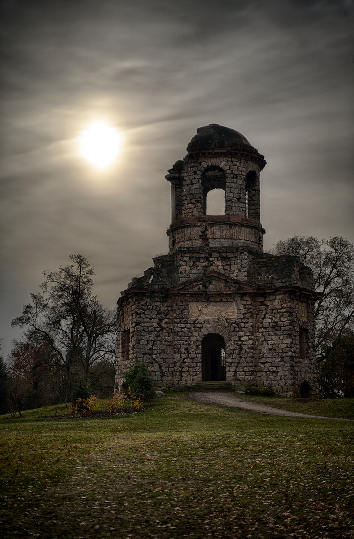 Ruine im November