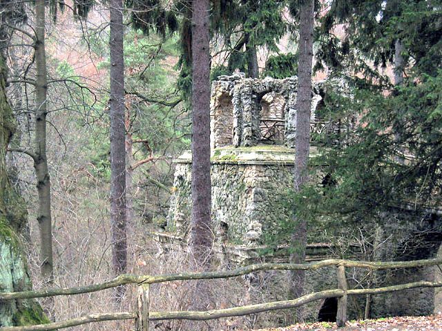 Ruine in einem Park in Weimar