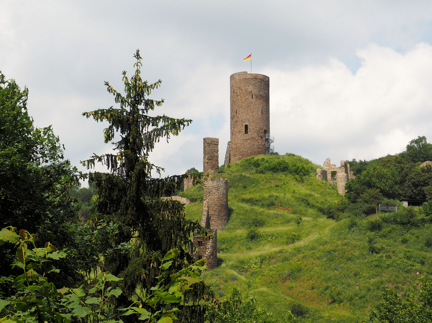 Ruine Löwenburg ...