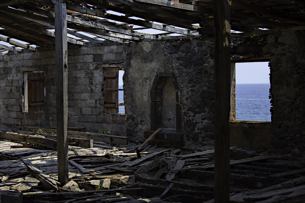 Ruine mit Blick aufs Meer