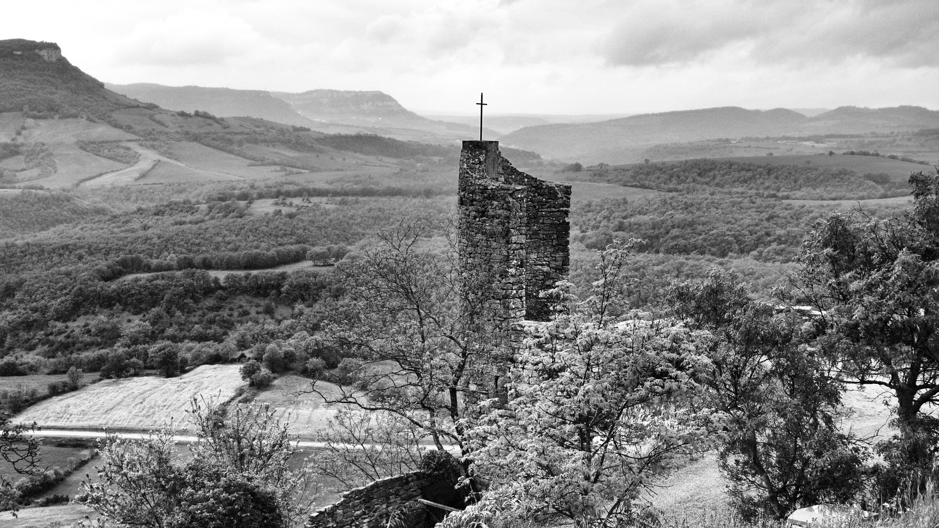 Ruine mit Kreuz