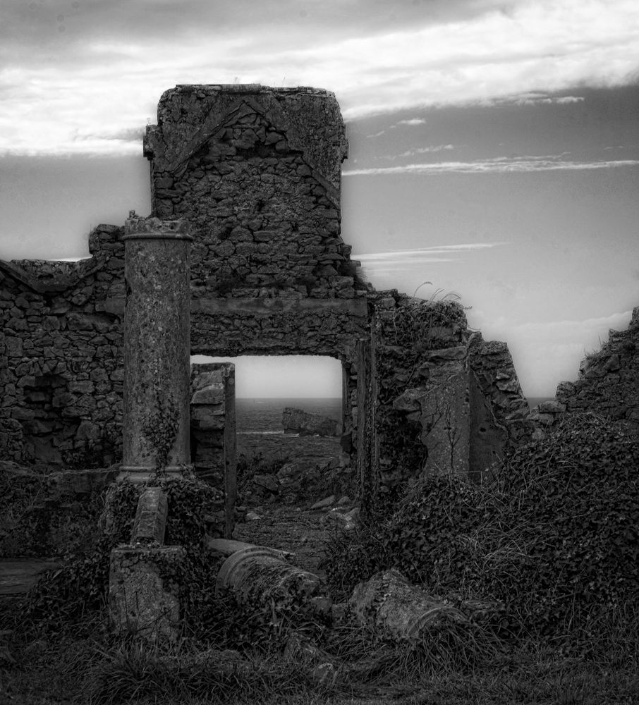 Ruine mit Meerblick