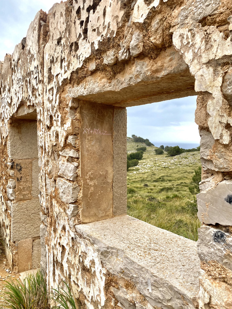 Ruine mit Meerblick 