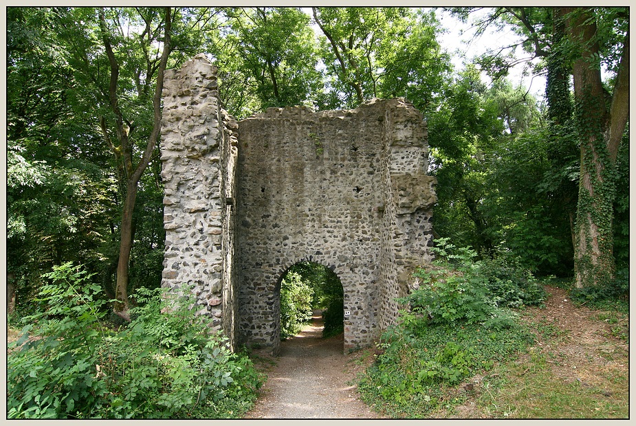 Ruine mittig