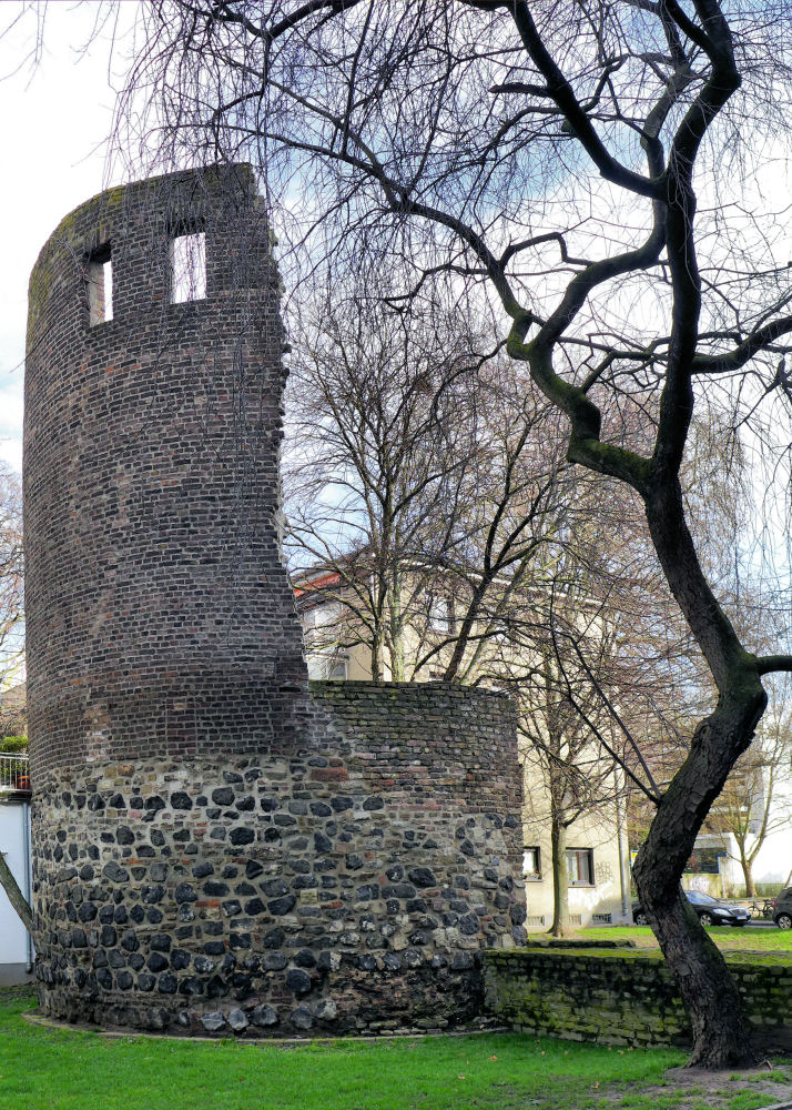 Ruine Römerturm in Köln