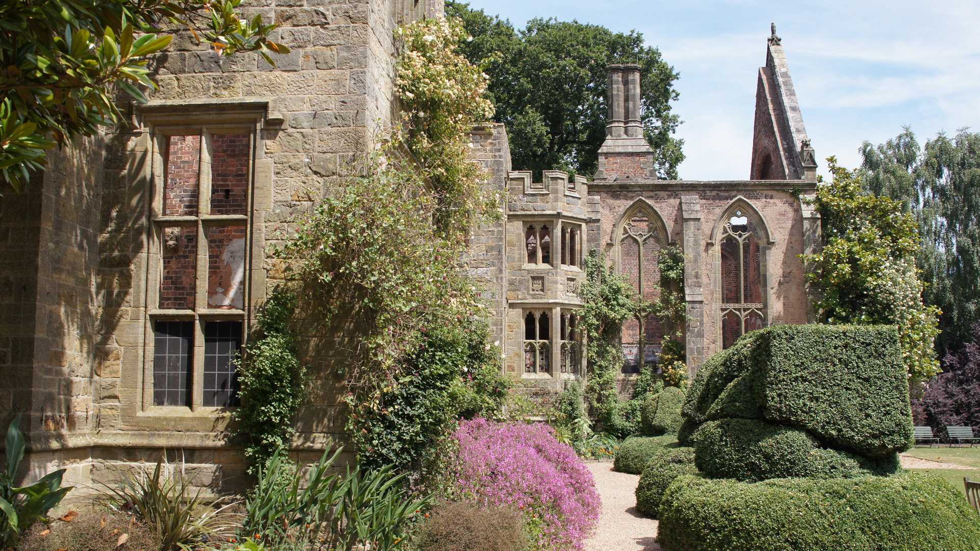 Ruine von Nymans Castle, England