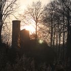 Ruineninsel im Licht der untergehenden Sonne