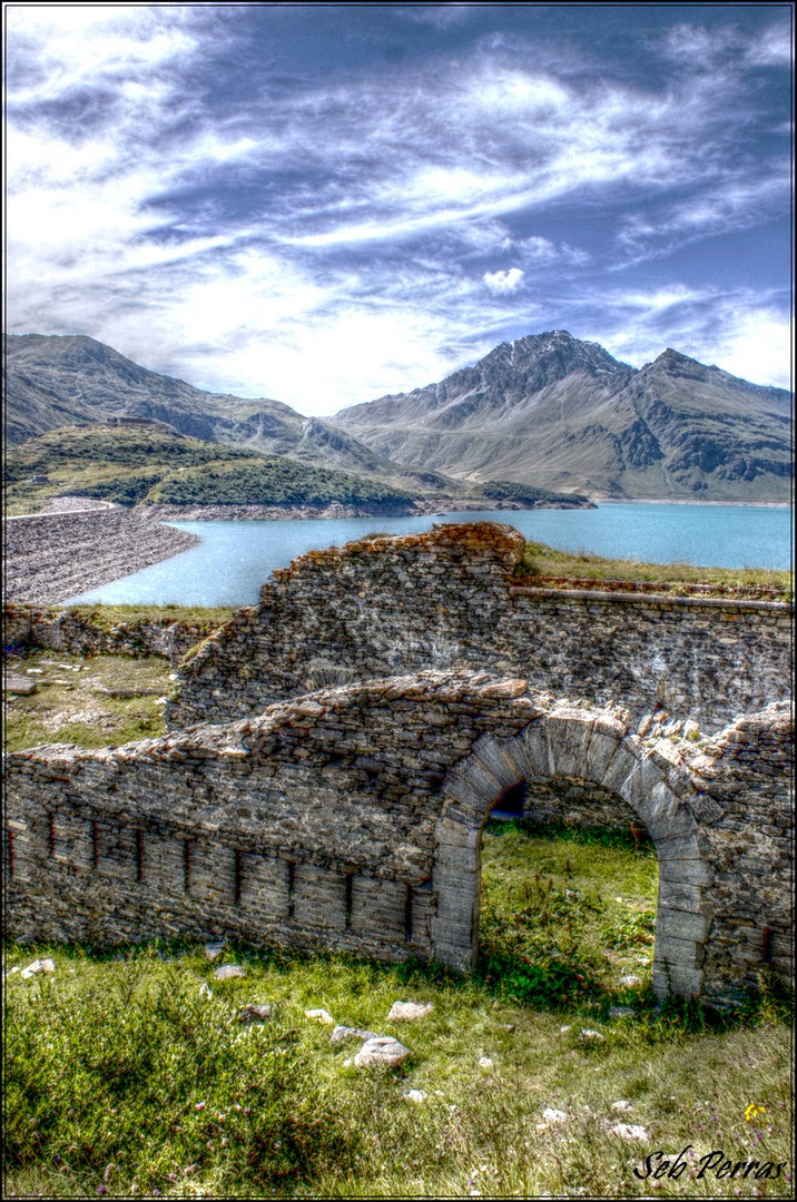 ruines près du lac du mont cenis