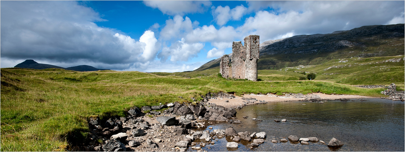 [ Ruins of Ardvreck Castle ]