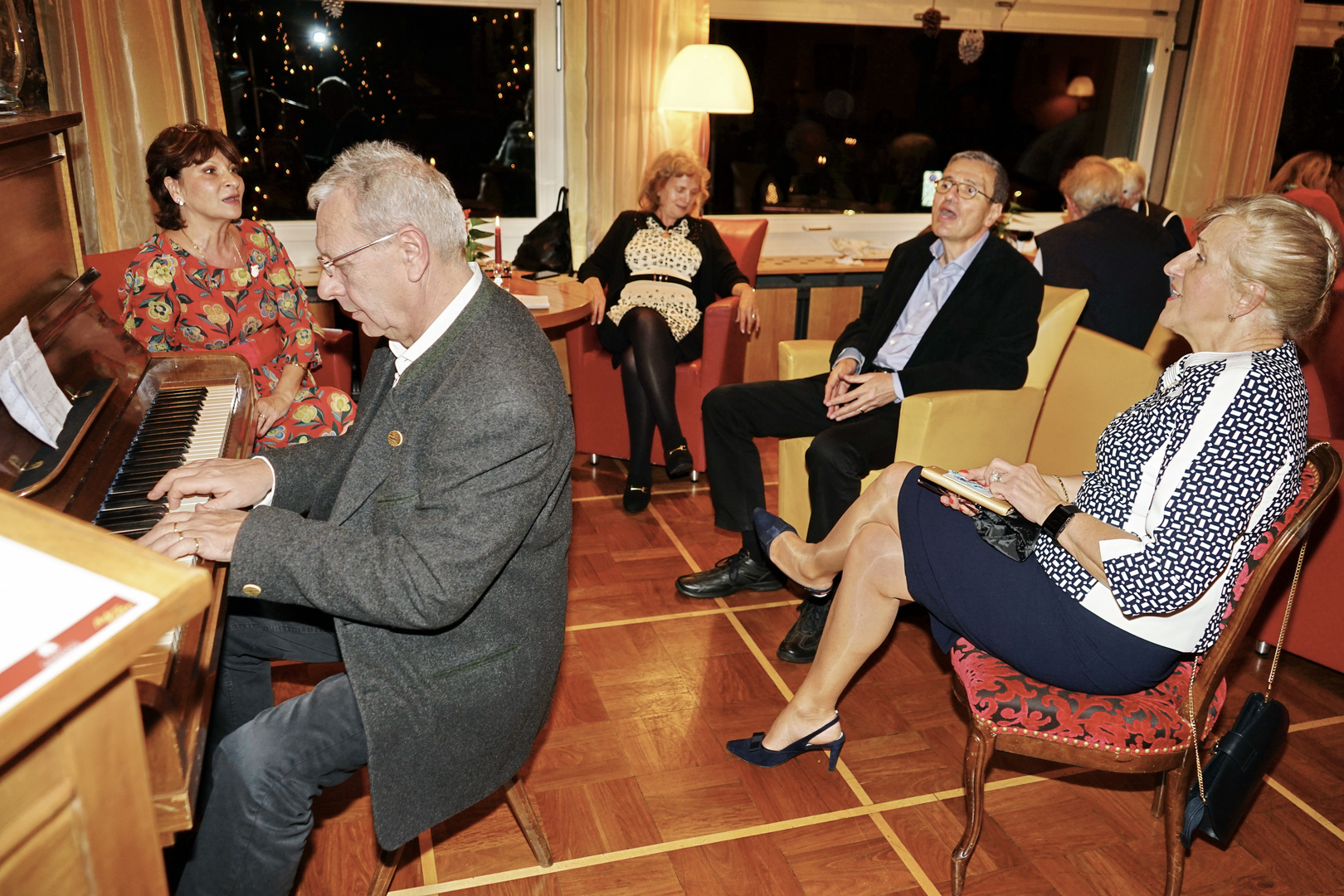 Rumänen singen Weichachtslieder am Weichnachtabend