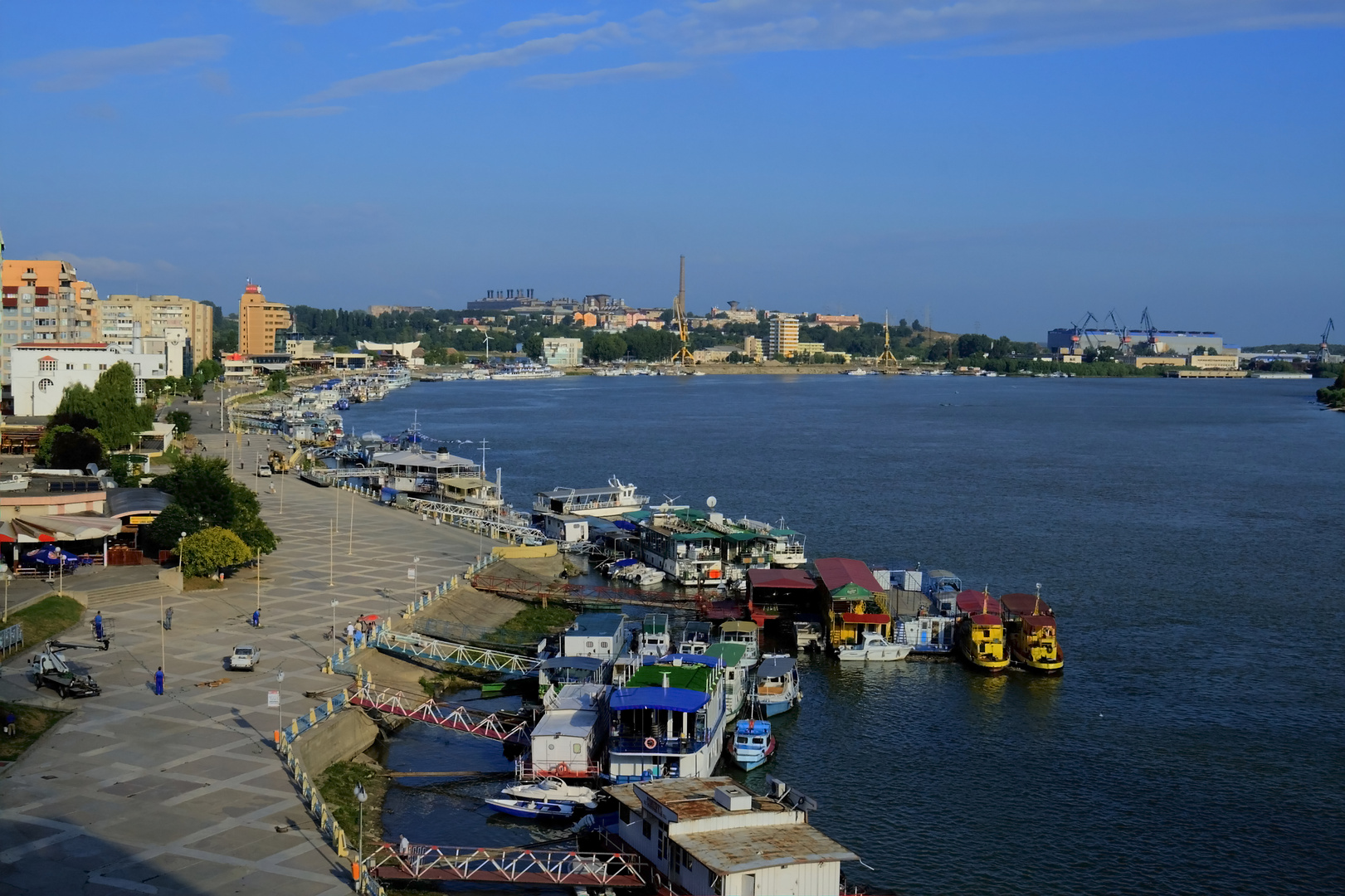 Rumänienrundreise 19 - Tulcea, Blick auf die Hafenpromenade
