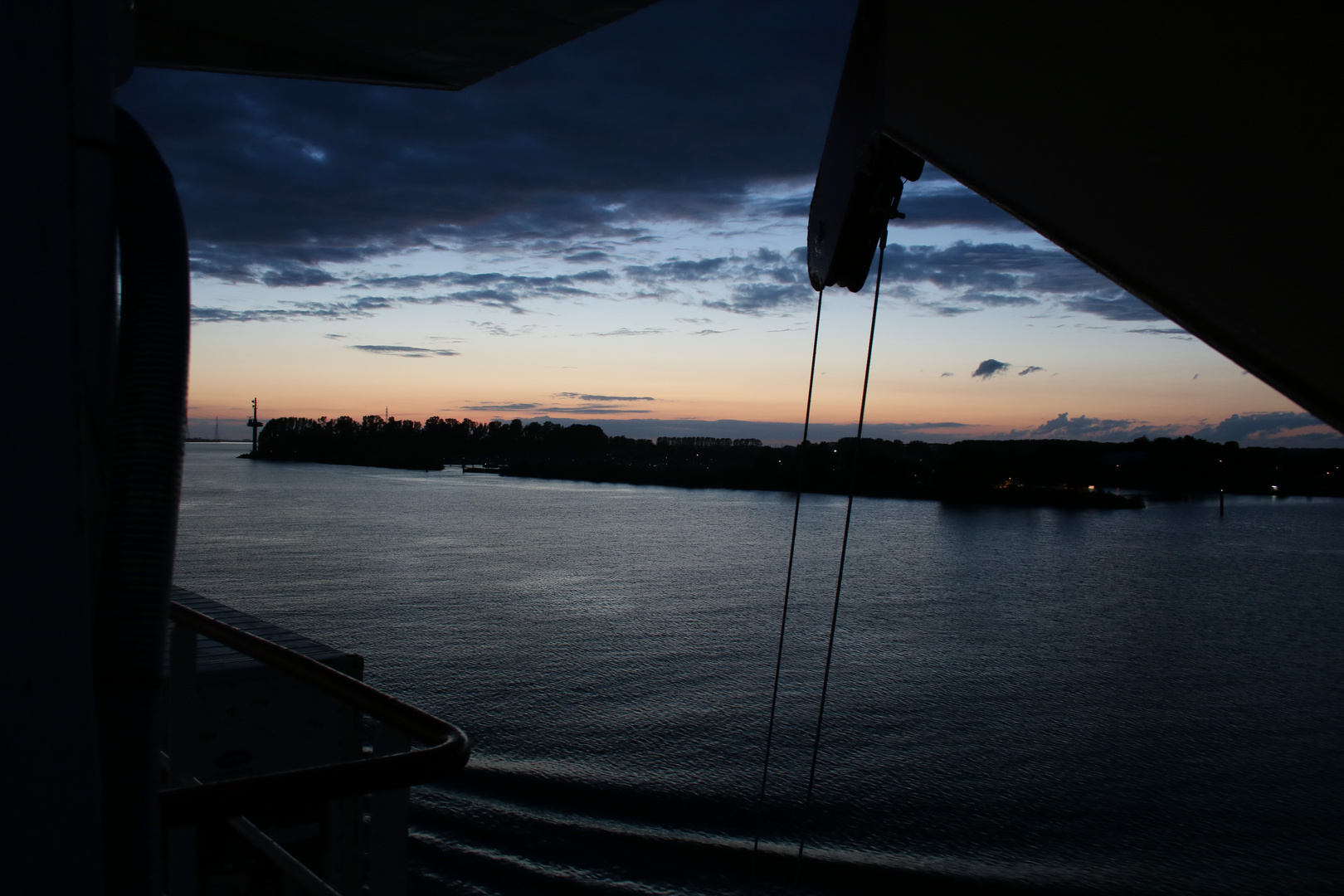 RUMBA - Auf dem Elbstrom Richtung See.