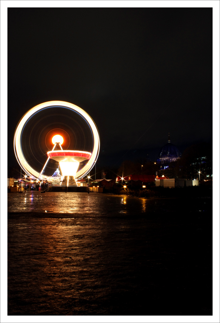 Rummel vor dem Fernsehturm.