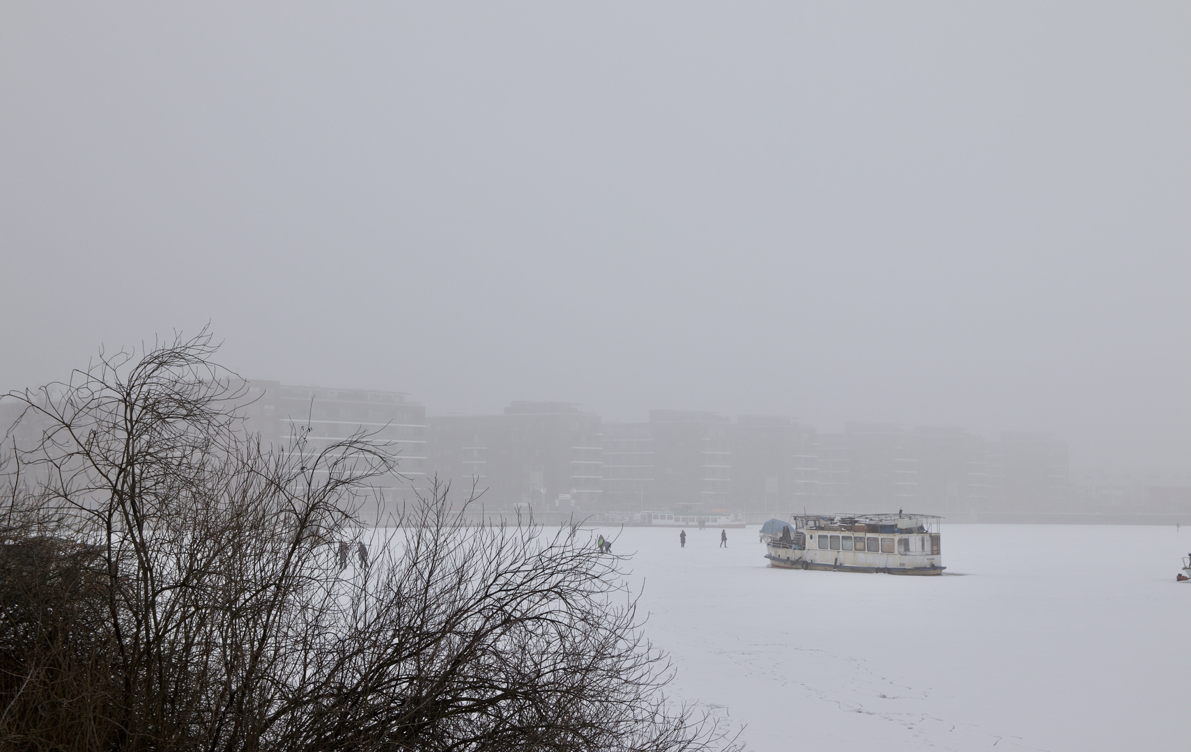 Rummelsburger Bucht verschneit und mit Eis bedeckt