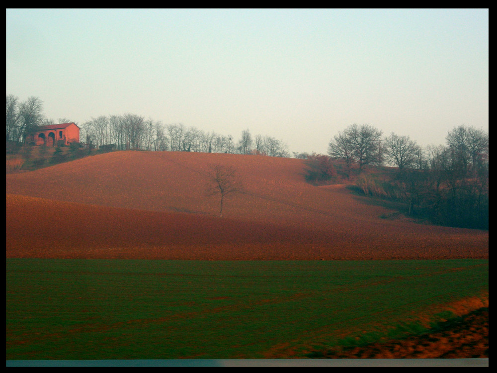 rumore in foto, silenzio in collina